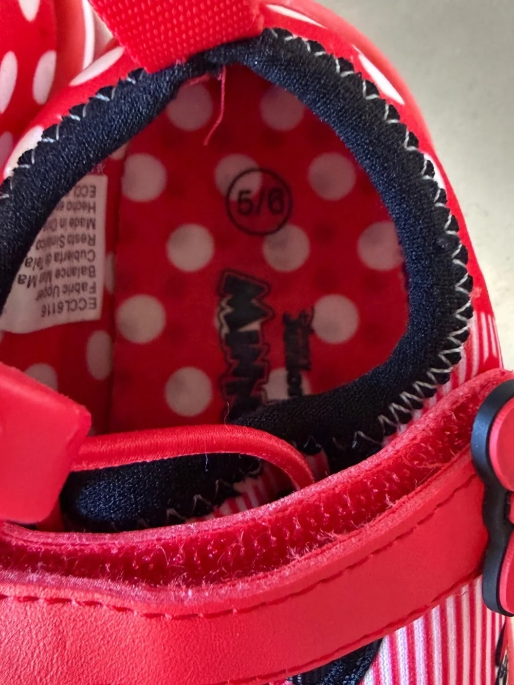 TODDLER GIRLS SIZE 5/6 DISNEY MINNIE MOUSE WATER SHOES